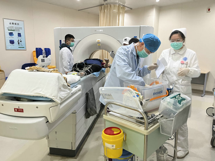 卒中急救再提速 17分钟完成溶栓治疗.jpg 卒中急救再提速 17分钟完成溶栓治疗.jpg