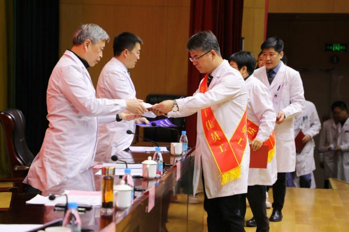 南大苏州医院2024年度工作动员大会召开,各类先进获表彰10.jpg 南大苏州医院2024年度工作动员大会召开,各类先进获表彰10.jpg