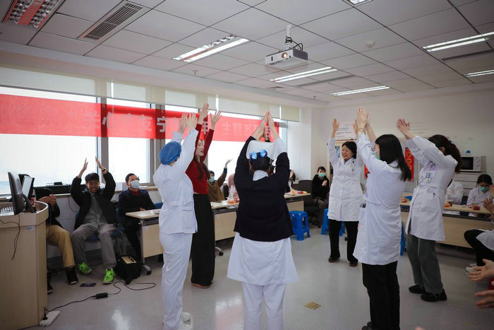 党建引领聚医护合力 南大苏州医院文明实践暖冬日传真情2.jpg