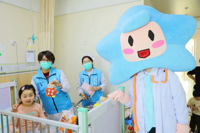 党建引领聚医护合力 南大苏州医院文明实践暖冬日传真情3.jpg