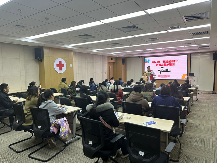 党建引领聚医护合力 南大苏州医院文明实践暖冬日传真情5.jpg