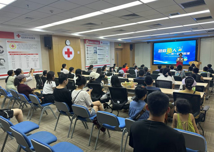 我院红十字基地开展8月度开放日体验活动.JPG