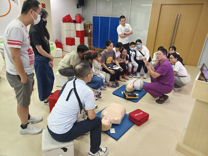 市民踊跃参与！我院开展急救公益培训 为生命护航