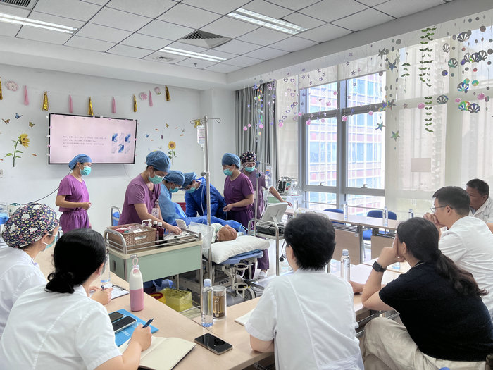 我院妇产科联合多学科开展节前急危重症演练.jpg